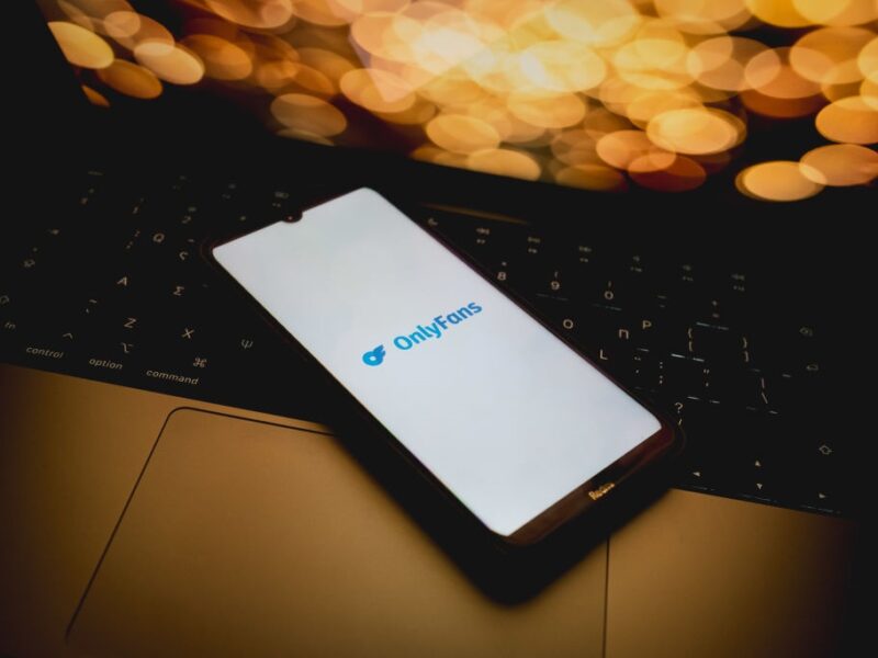 Українські моделі OnlyFans заробили понад 100 млн доларів