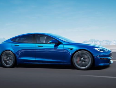 Українці дедалі активніше скуповують вживані Tesla з США