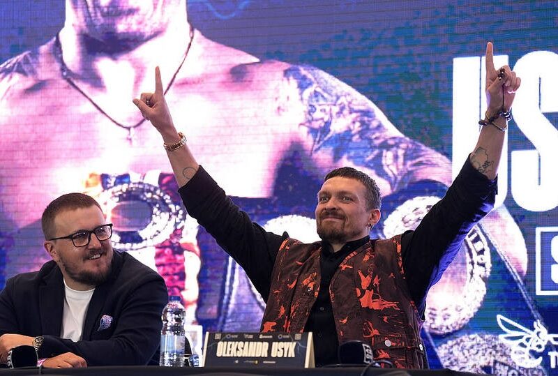 Усик анонсував початок підготовки до реваншу з Дюбуа