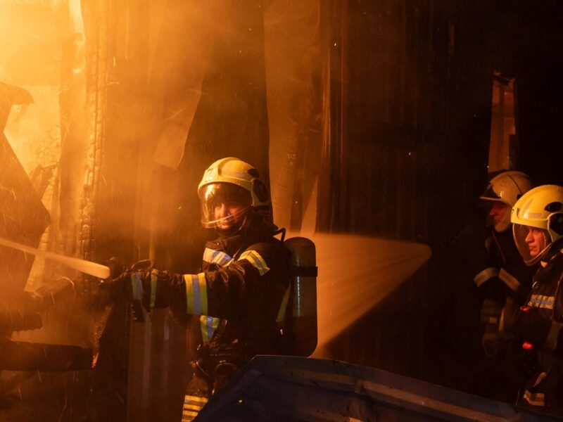 В Києві ліквідували пожежу площею 1500 кв.метрів
