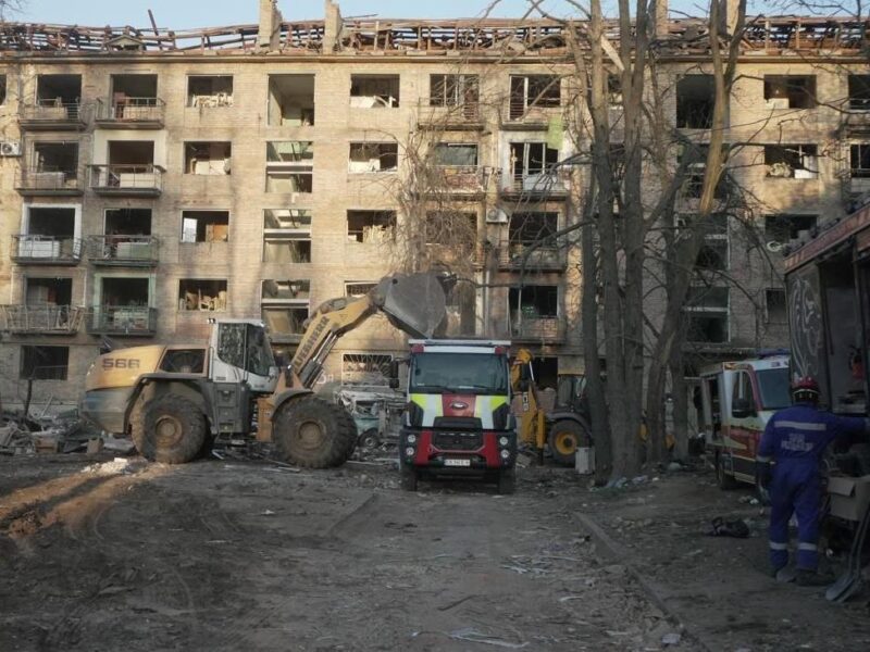 В Києві завершили рятувальну операцію після удару РФ по будинку