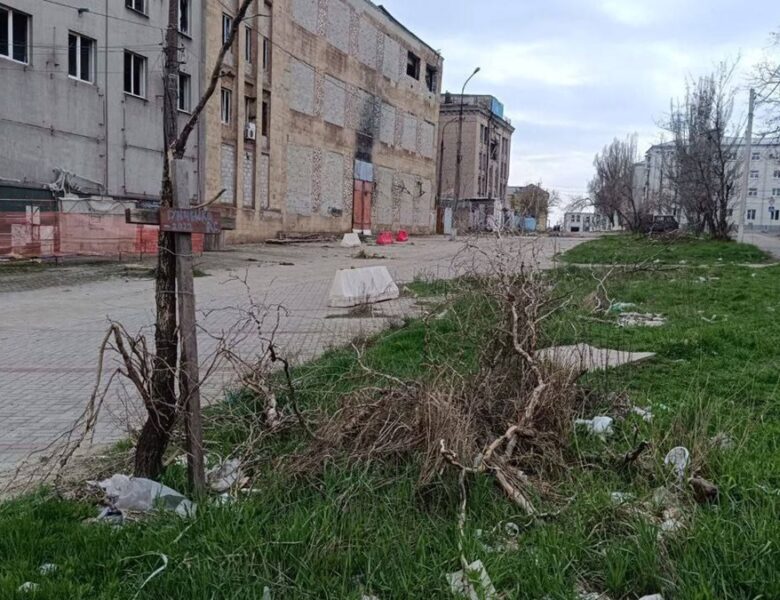 В Маріуполі продовжують виявляти могили загиблих на початку війни