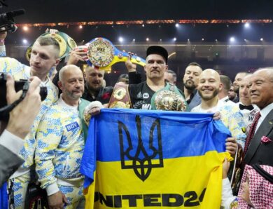 Відомий тренер назвав Усика найкращим боксером в історії