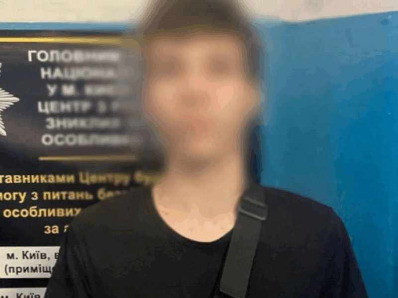 Затримано двох хлопців за поїздку між вагонами метро в Києві