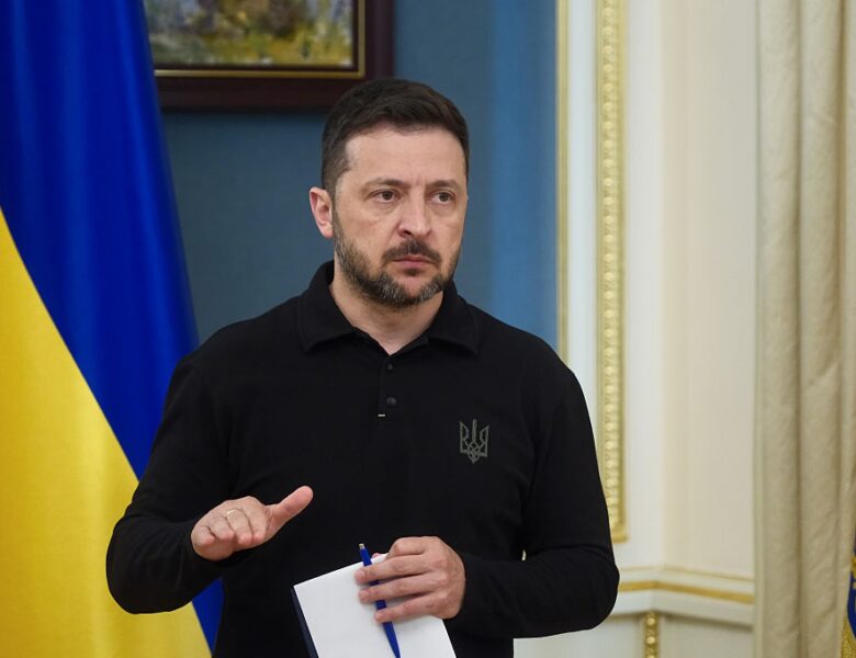 Зеленський заслухав доповідь Сирського