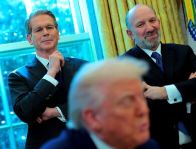 ЗМІ дізналися, хто вмовив Трампа призупинити тарифи