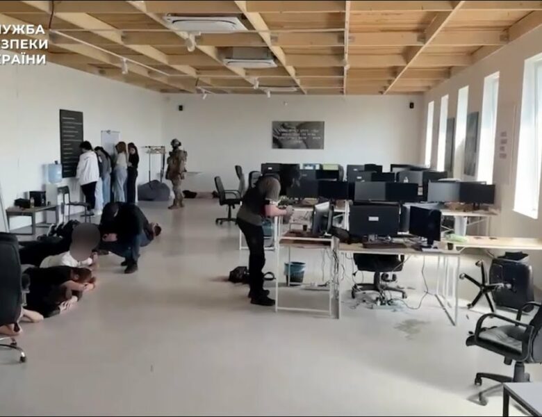 СБУ спільно з правоохоронцями Чехії викрила на Закарпатті кол-центр, який обкрадав громадян ЄС