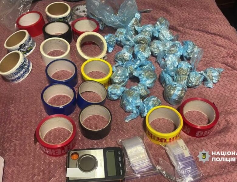 Організували роботу нарколабораторії та збут наркотиків: поліція затримала 10 учасників угруповання