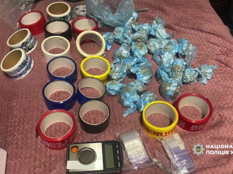 Організували роботу нарколабораторії та збут наркотиків: поліція затримала 10 учасників угруповання