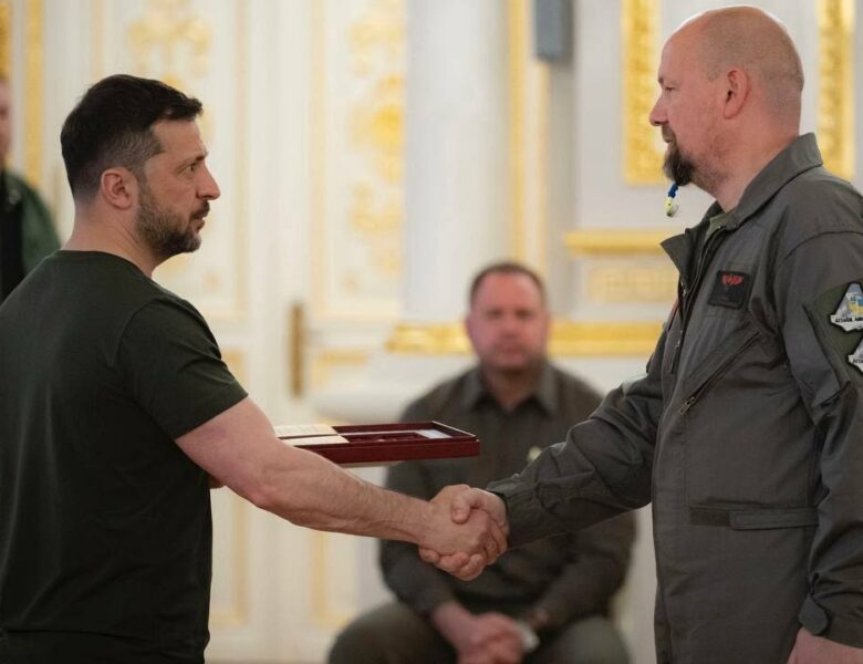 Володимир Зеленський вручив державні нагороди військовослужбовцям