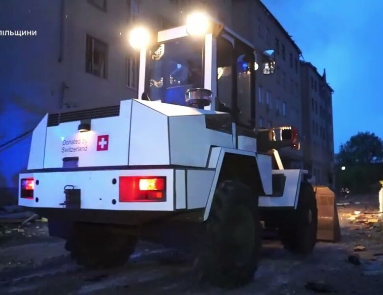 Тернопільські рятувальники ліквідовують наслідки нічного удару