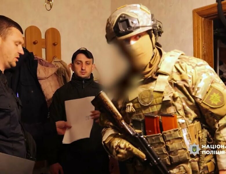 Поліція ліквідувала діяльність злочинної групи, яка ошукала громадян на 15 млн грн