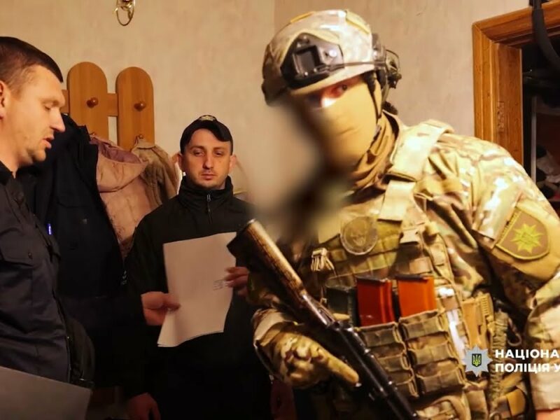 Поліція ліквідувала діяльність злочинної групи, яка ошукала громадян на 15 млн грн