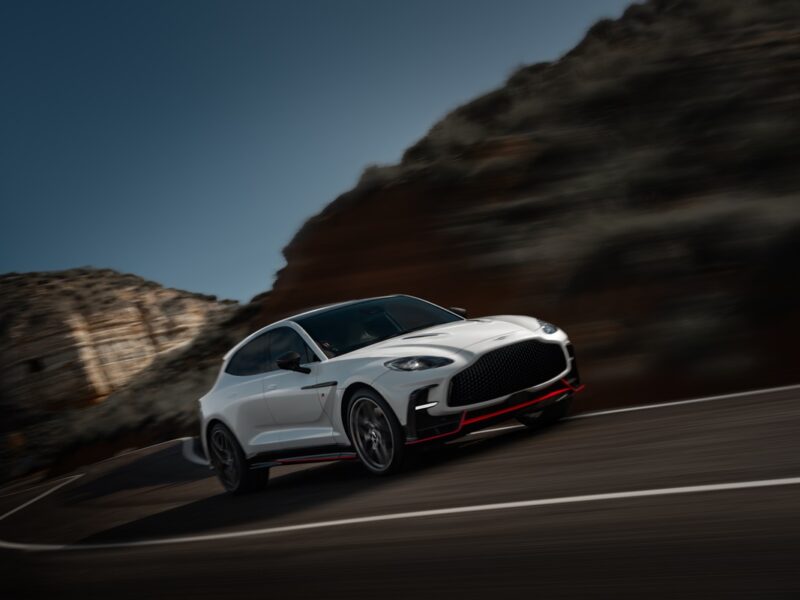 Aston Martin показала найпотужніший кросовер у світі