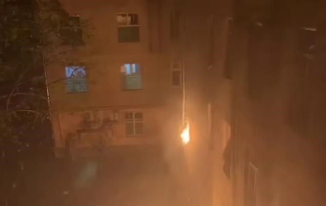 Атака на Київ: палає багатоповерхівка