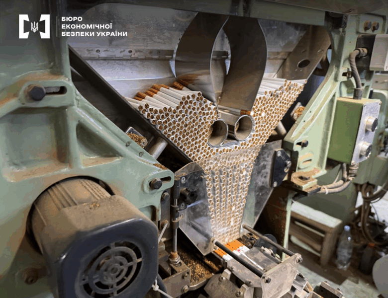 БЕБ ліквідувало підпільний тютюновий цех на базі свиноферми