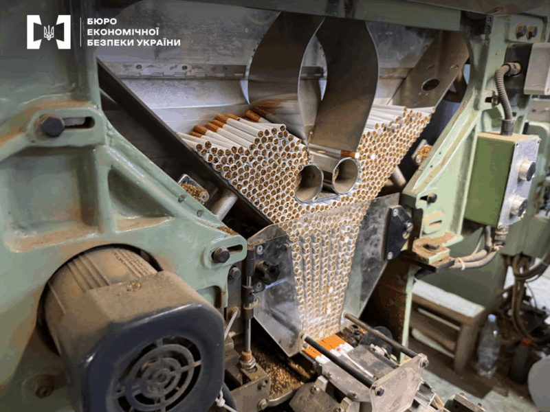 БЕБ ліквідувало підпільний тютюновий цех на базі свиноферми