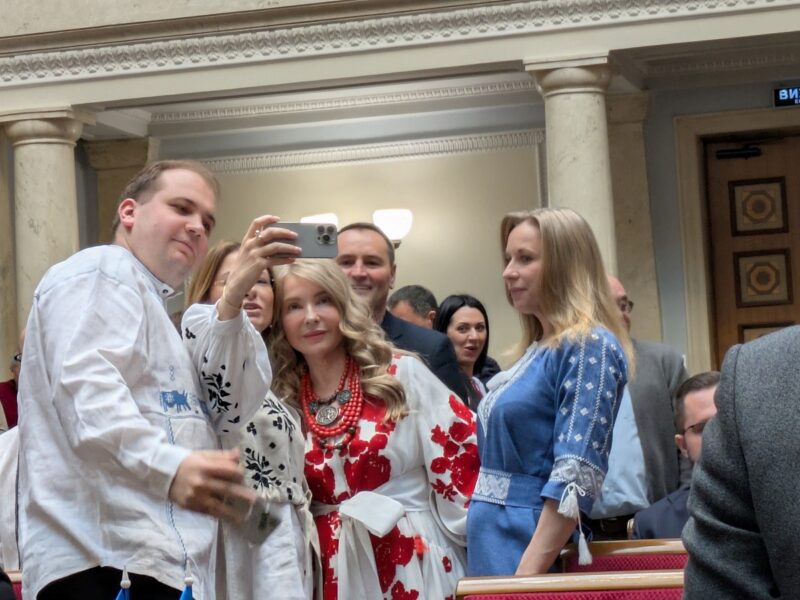 Більше 100 тисяч. Найдорожчі вишиванки політиків