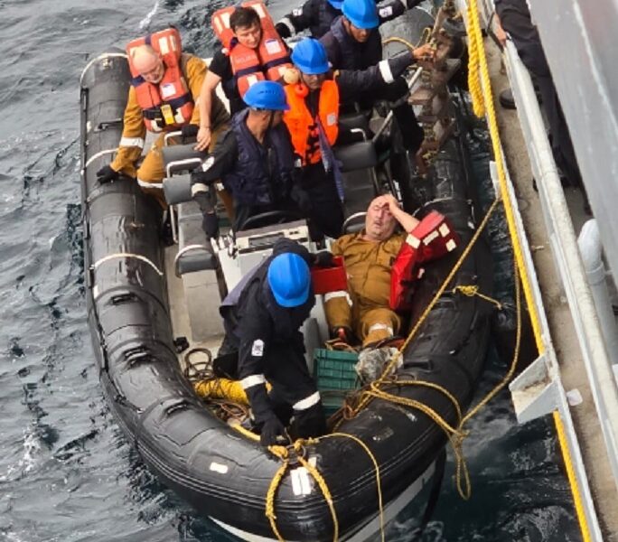 Біля берегів Індії затонуло судно, на борту були українці