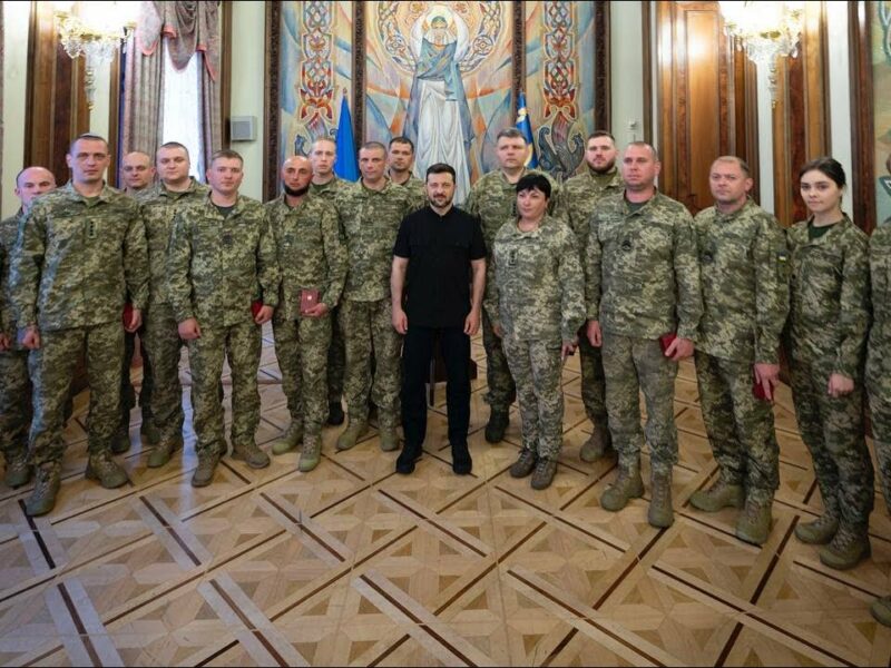 Володимир Зеленський відзначив нагородами військовослужбовців Держспецзв’язку