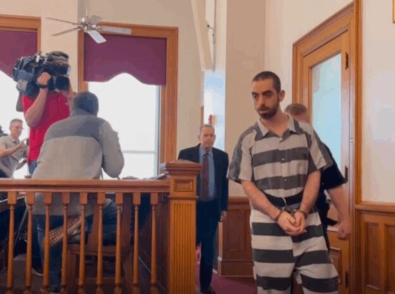 Чоловіка, який скоїв замах на письменника Рушді, засудили до 25 років