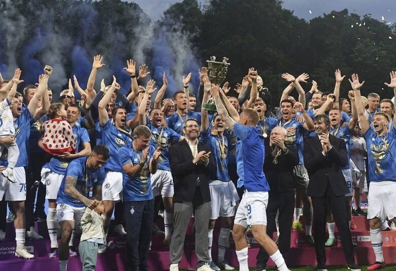 Динамо в сезоні грало без поразок, здобуло золоті медалі та одержує трофей