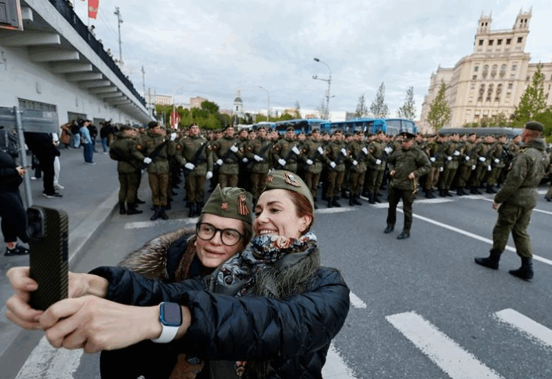 До Москви на парад приїдуть п’ять депутатів Європарламенту – ЗМІ