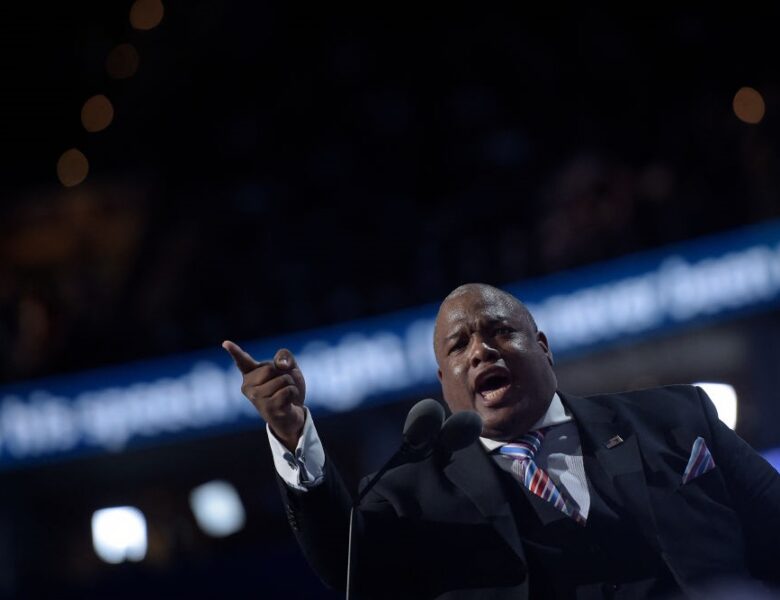 Духовний радник Трампа пообіцяв суворе нагадування для Путіна