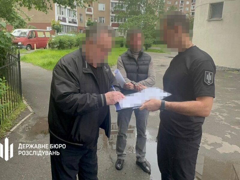 Екскерівник управління Міграційної служби нарахував собі 365% премії