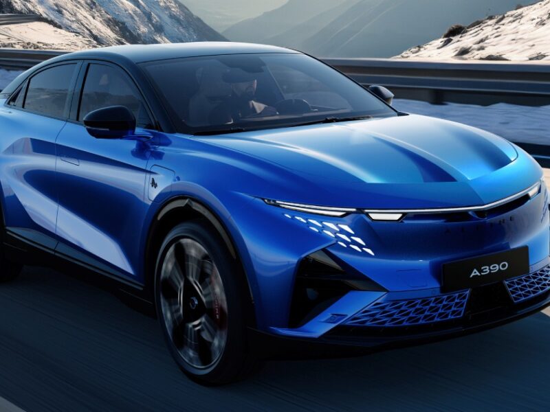 Французька Alpine представила електричний кросовер A390 з трьома двигунами
