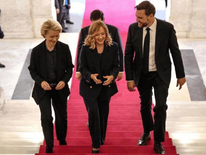 Голова Єврокомісії обговорила з віцепрезидентом США Україну