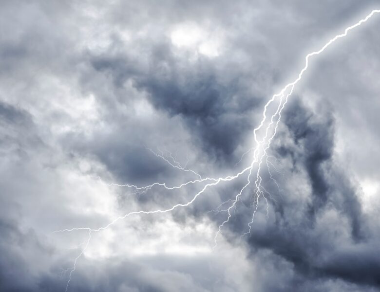 Грози, град і шквали: погода на вихідні