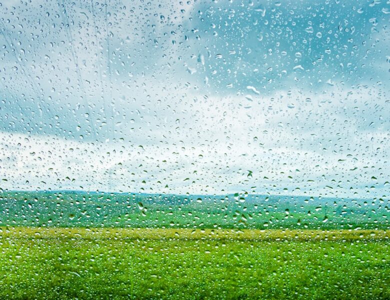 Грози, шквали і заморозки: погода на вихідні