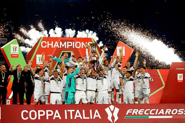 Італійська Болонья привітала англійський Крістал Пелес із кубком