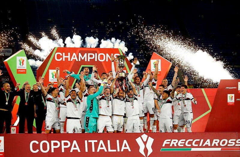 Італійська Болонья привітала англійський Крістал Пелес із кубком