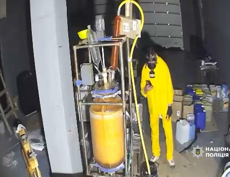 Одна із наймасштабнійших спецоперацій: Нацполіція ліквідовує наркоосередки у 15 регіонах України