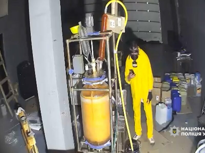 Одна із наймасштабнійших спецоперацій: Нацполіція ліквідовує наркоосередки у 15 регіонах України