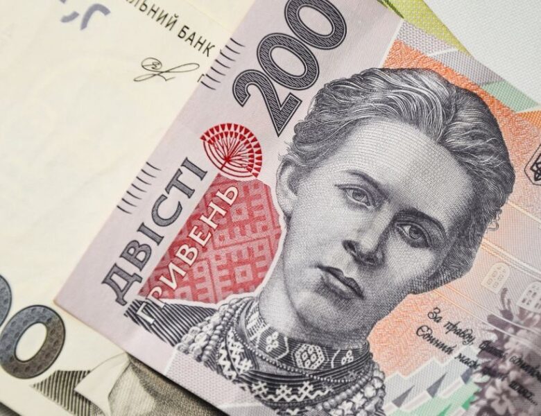 Кадровий голод трохи ослаб, а українцям почали “знижувати зарплати”