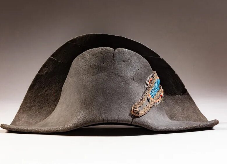 Капелюх за 800 тисяч: у Парижі продадуть легендарний бікорн Наполеона