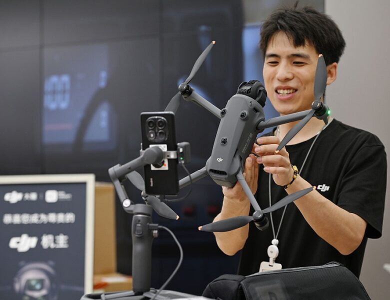 Китай припинив продаж дронів Mavic Україні, але постачає їх Росії – ЗМІ