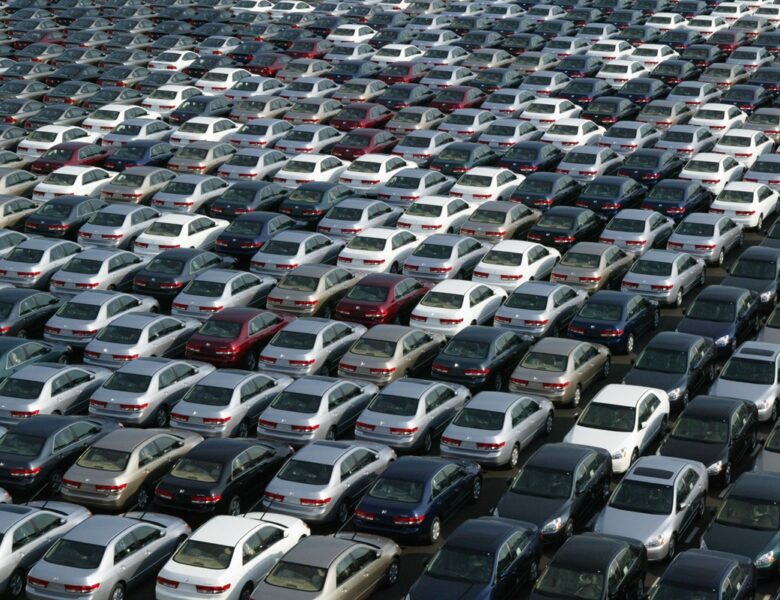 Китай продає кожне третє нове авто у світі