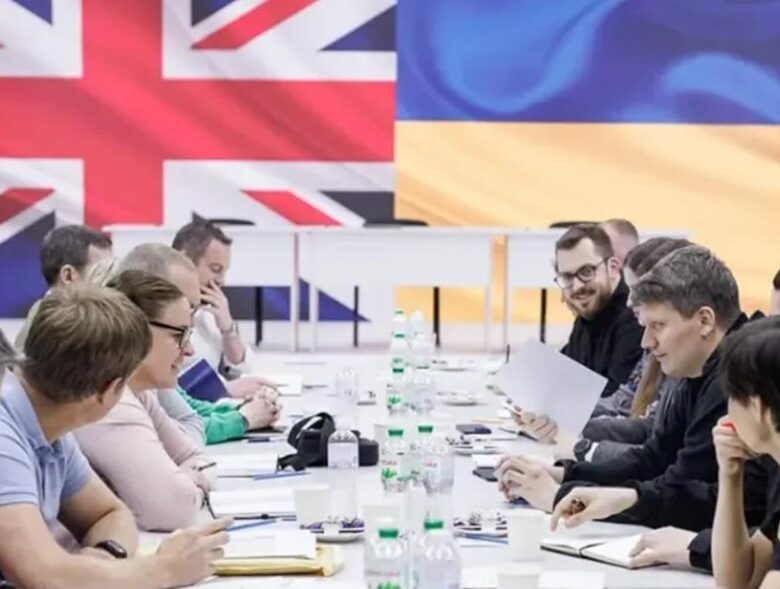 Київ і Лондон підписали мільярдну угоду на зброю