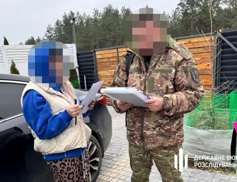 Командир частини незаконно виплатив підлеглій понад 800 тис “бойових”