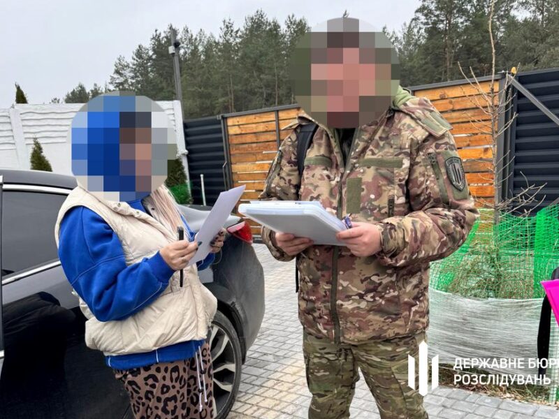 Командир частини незаконно виплатив підлеглій понад 800 тис “бойових”