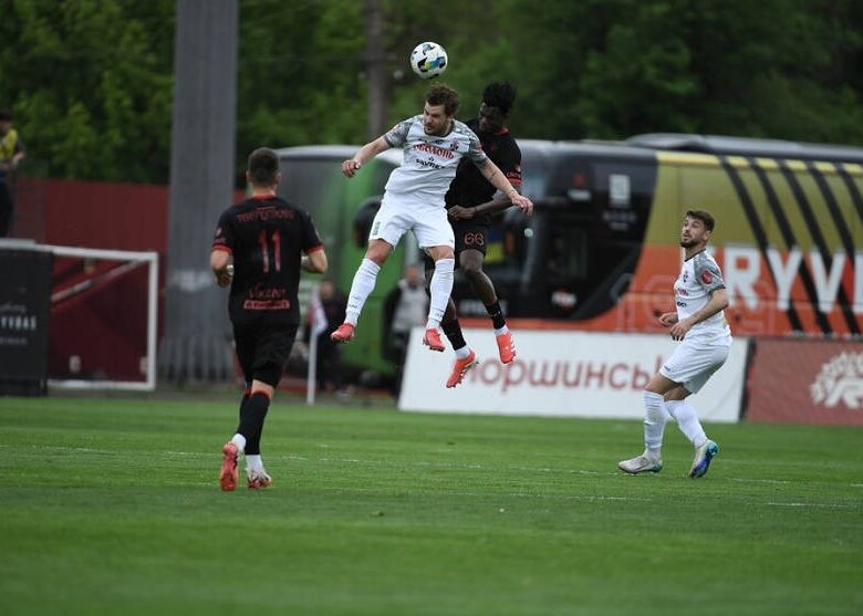 Кривбас з Поліссям у боротьбі за місце в єврокубках виграли ігри чемпіонату
