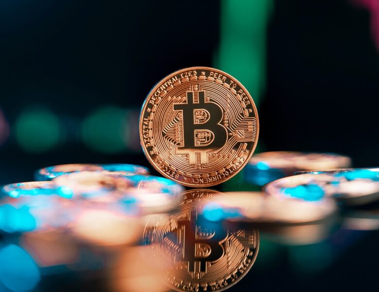 Курс біткоїну перевищив 105 тис. дол. уперше з січня