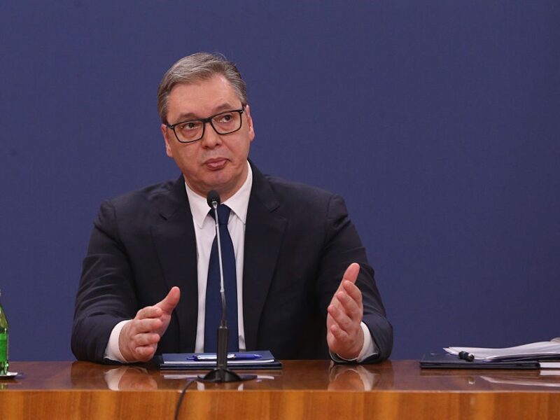 Літак президента Сербії “застряг” в Баку по дорозі до Москви