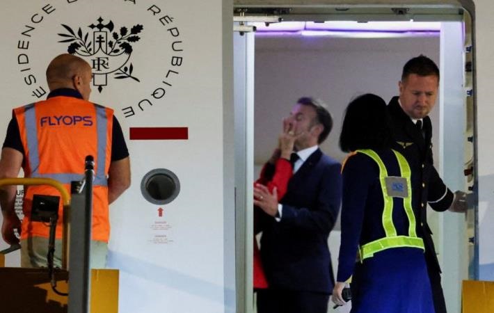 Макрон заперечив ляпас від дружини