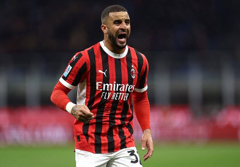 Мілан відмовляється від орендованого захисника Манчестер Сіті