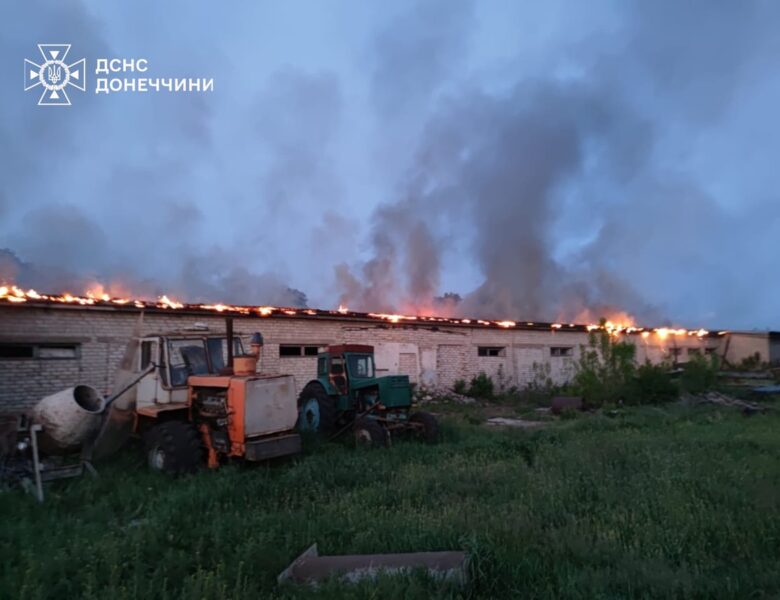 На Донеччині – масштабна пожежа через атаку дронів